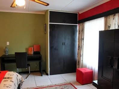 A Knights Rest Guesthouse Pretoria Ngoại thất bức ảnh