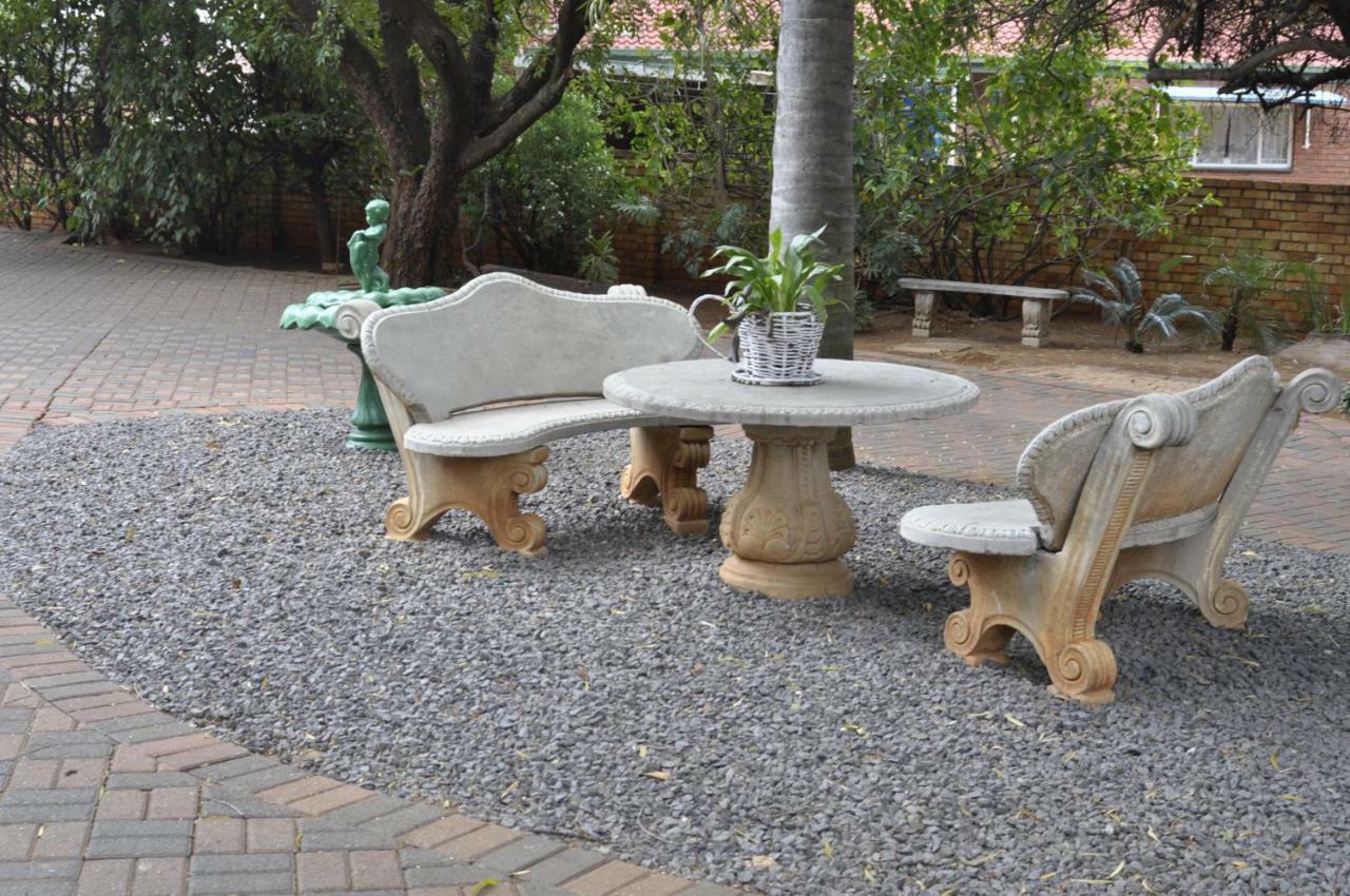 A Knights Rest Guesthouse Pretoria Ngoại thất bức ảnh